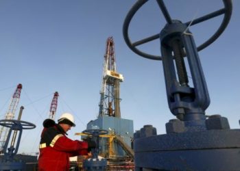 Barril cae tras tres días de avances por aumento mayor del esperado de inventarios en EEUU