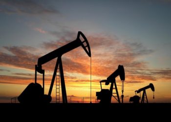 Precios del Brent se debilitan, inversores a la espera de reunión de la OPEP