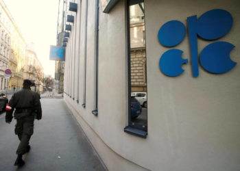 Arabia Saudita quiere que OPEP profundice sus recortes de producción de crudo por OPI de Aramco