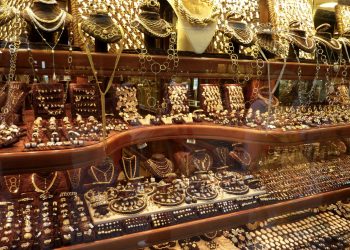 Global gold demand fell 1% in 2019 despite record investment inflows