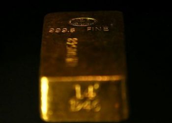 Oro sube debido a que temores coronavirus impulsan demanda por activos de refugio