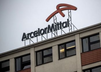ArcelorMittal prevé un repunte del acero en 2020 tras bajar su deuda a mínimos históricos