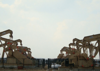 Barril sube por posibles recortes adicionales OPEP