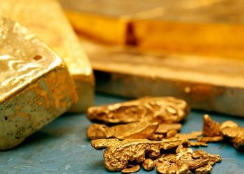 Oro opera estable ante desplome de acciones por temor a impacto del virus