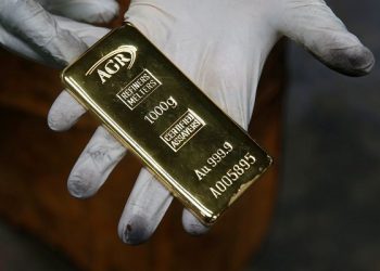 Oro cotiza estable, mercado evalúa gravedad de brote coronavirus