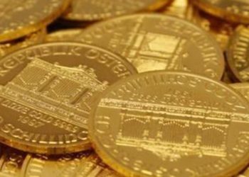 Oro retrocede desde máximo de 1 semana ante mayor interés por dólar