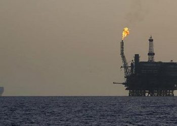 Precios barril cotizan mixtos, dudas sobre demanda superan expectativas recortes suministro