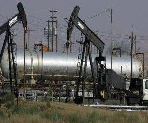 Precios del crudo cotizan estables, camino a ganancia semanal