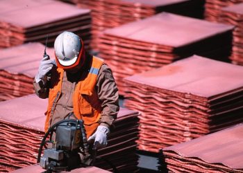 Chile: BHP anuncia un sueldo mínimo de $ 500,000 para contratistas y subcontratistas