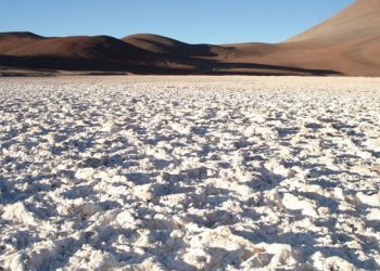 Chile: Gobierno busca impulsar explotación de litio de pequeños salares por parte de Codelco y Enami