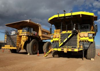 flota de camiones sin conductor de caterpillar que se usaran en la primera mina autónoma del mundo