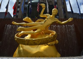 El precio del oro bajó a pesar de los recortes de empleos estadounidenses sin precedentes