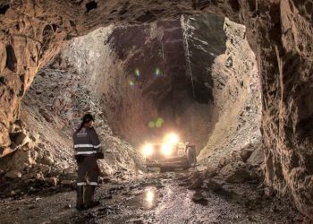 Mina aguas teñidas de matsa