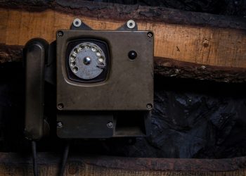Tecnología: los teléfonos de minería subterránea mantienen los canales de comunicación claros y abiertos