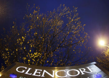 Glencore pospone la decisión de pago de dividendos