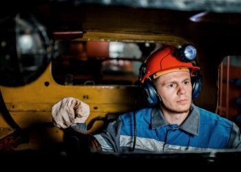 Tecnología: las luces de gorra de minero proporcionan a los trabajadores subterráneos soluciones de iluminación eficientes y manos libres