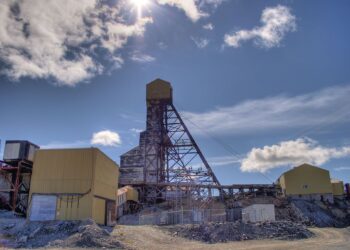Tecnología: ¿Es mejor construir una mina nueva o comprar una?