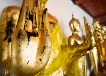 Gold price retreats on stronger dollar