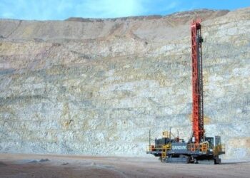 Sandvik añade el taladro de barreno rotativo DR410i a su iSeries