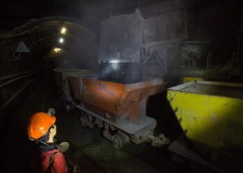 Tecnología: Alrosa revisará plan de producción en mina internacional de diamantes