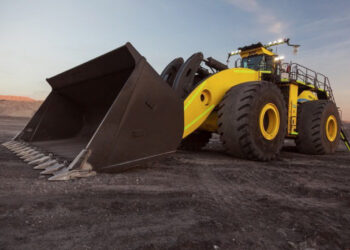 Komatsu reporta caída en ventas