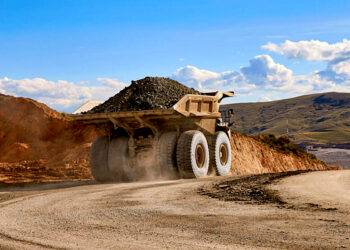 Hudbay Minerals se balancea a pérdidas, detiene guía para Perú