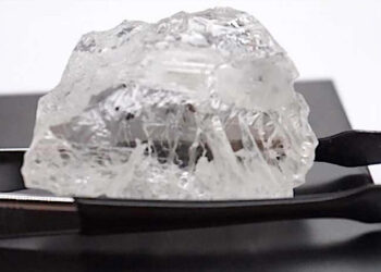 Diamante de lucapa encontrado en lulo