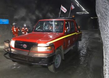 Camioneta minera eléctrica