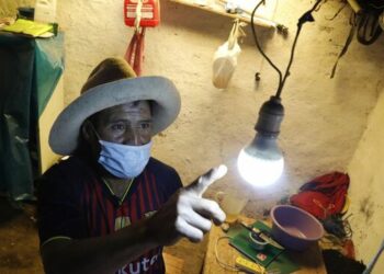 Perú sigue con plan de electrificación en zonas rurales