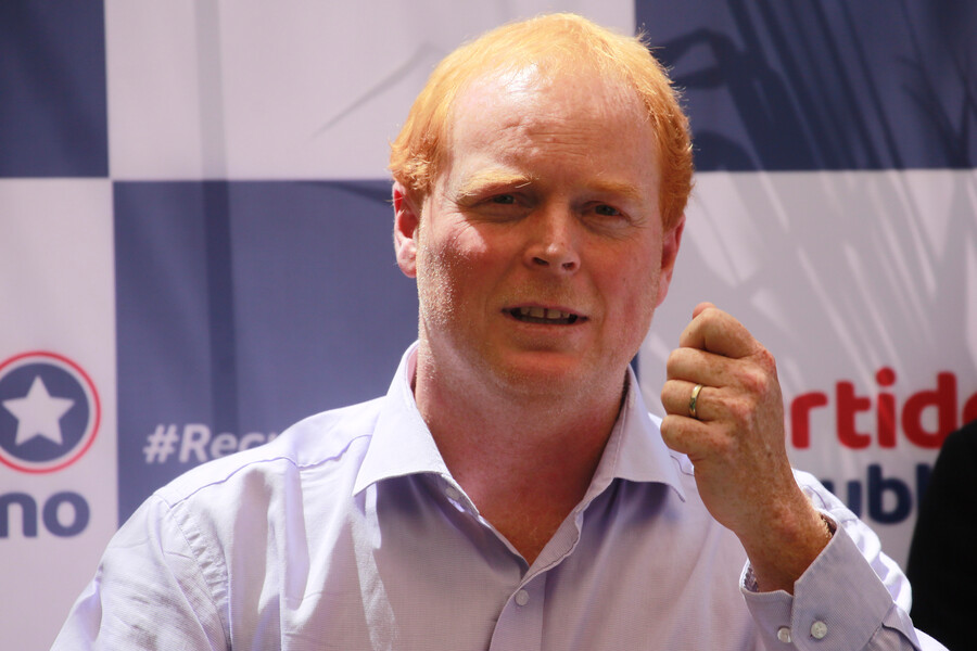 El candidato Rojo Edwards propuesto vender Codelco
