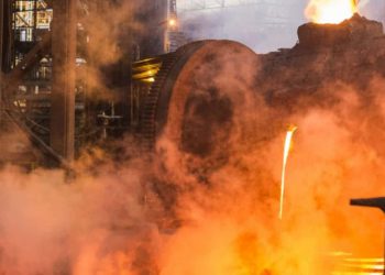 Cobre cae por miedo a endurecimiento política China, pero cerraría semana con alza