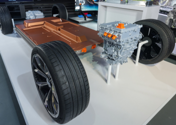 PDAC: Canadá está a punto de convertirse en líder mundial en la fabricación de vehículos eléctricos: ministro de industria