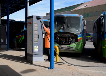 Chile: Cargadores de alta potencia abastecen buses eléctricos en la mina El Teniente