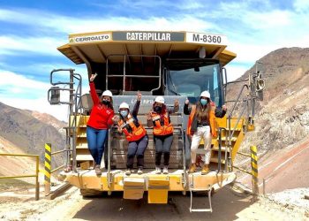 Chile: Profesionales de Minera Río Teno participó en charla sobre “Género y Violencia” del SernamEG