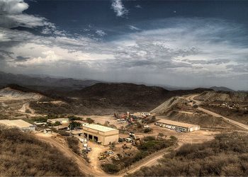 Suspenden operaciones de McEwen en México por bloqueo