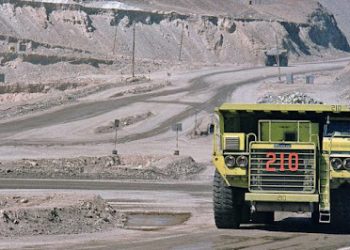 Chile: Camioneros deponen paro con que bloquean accesos a 4 faenas de Codelco