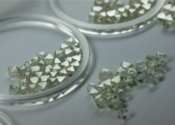 ALROSA vende 10 millones de dólares en la primera subasta de diamantes del año en Dubái