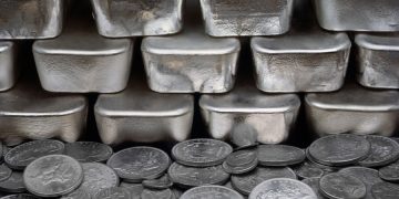 El precio de la plata reflejará el papel del metal como reserva de valor, dice Moody's