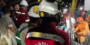 Once mineros atrapados dentro de una mina de oro inundada en Colombia
