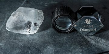 Lucara inicia 2021 con un hallazgo de diamantes blancos de 341 quilates