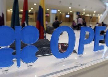 Para ajustar la oferta de crudo se reúnen la OPEP y Rusia
