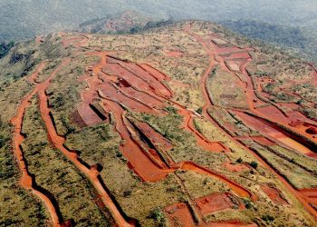 Junta de Guinea detiene proyecto de mineral de hierro Simandou de Rio Tinto