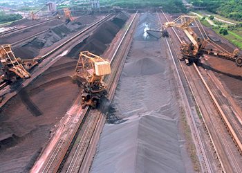 El precio del mineral de hierro retrocede mientras que BofA ve riesgo de déficit de mercado en 2022