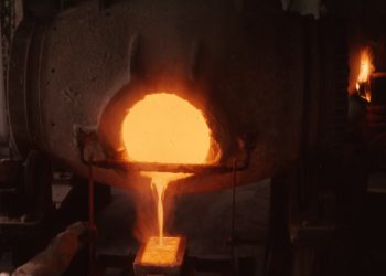 El precio del oro cae desde el máximo de 19 meses con la mejora del sentimiento de riesgo