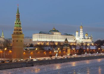 El precio del oro sube a medida que los inversores sopesan el impacto de las sanciones a Rusia