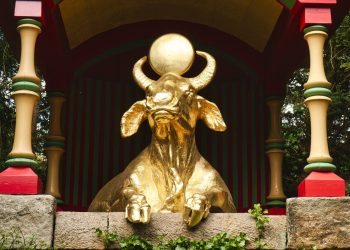 El precio del oro se establece para ganancias semanales consecutivas a medida que aumentan las preocupaciones sobre la inflación