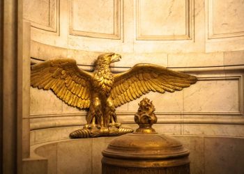 El precio del oro mantiene máximos de dos meses antes del anuncio de la Fed