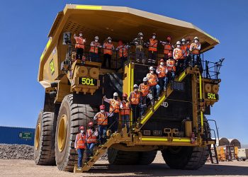 En cuatro minas peruanas operan camiones eléctricos Cat de 400 toneladas
