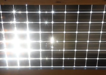 Investigadores indios desarrollan una batería de iones de litio que se puede recargar con energía solar
