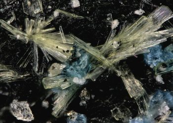 Nuevo mineral que contiene uranio podría proporcionar información sobre cómo limpiar los desechos nucleares